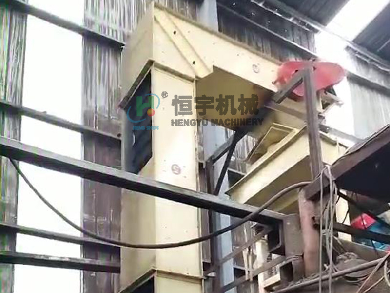 江蘇提升鐵粉客戶(hù)現場(chǎng)-Z型提升機